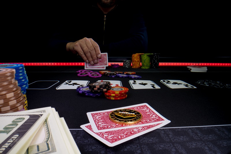 [ Poker texas holdem trực tuyến] 6 Ưu điểm khi chơi Texas Hold'em Poker trực tuyến